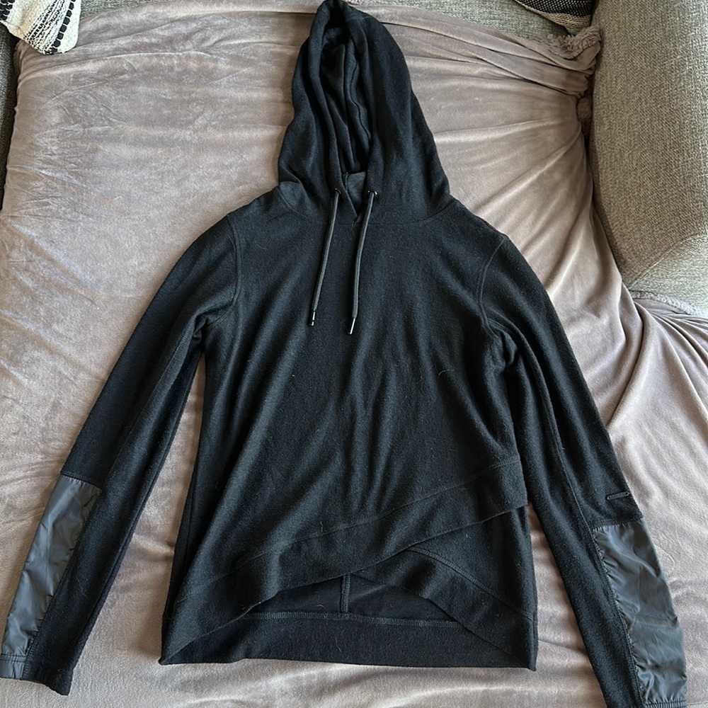 Black pullover